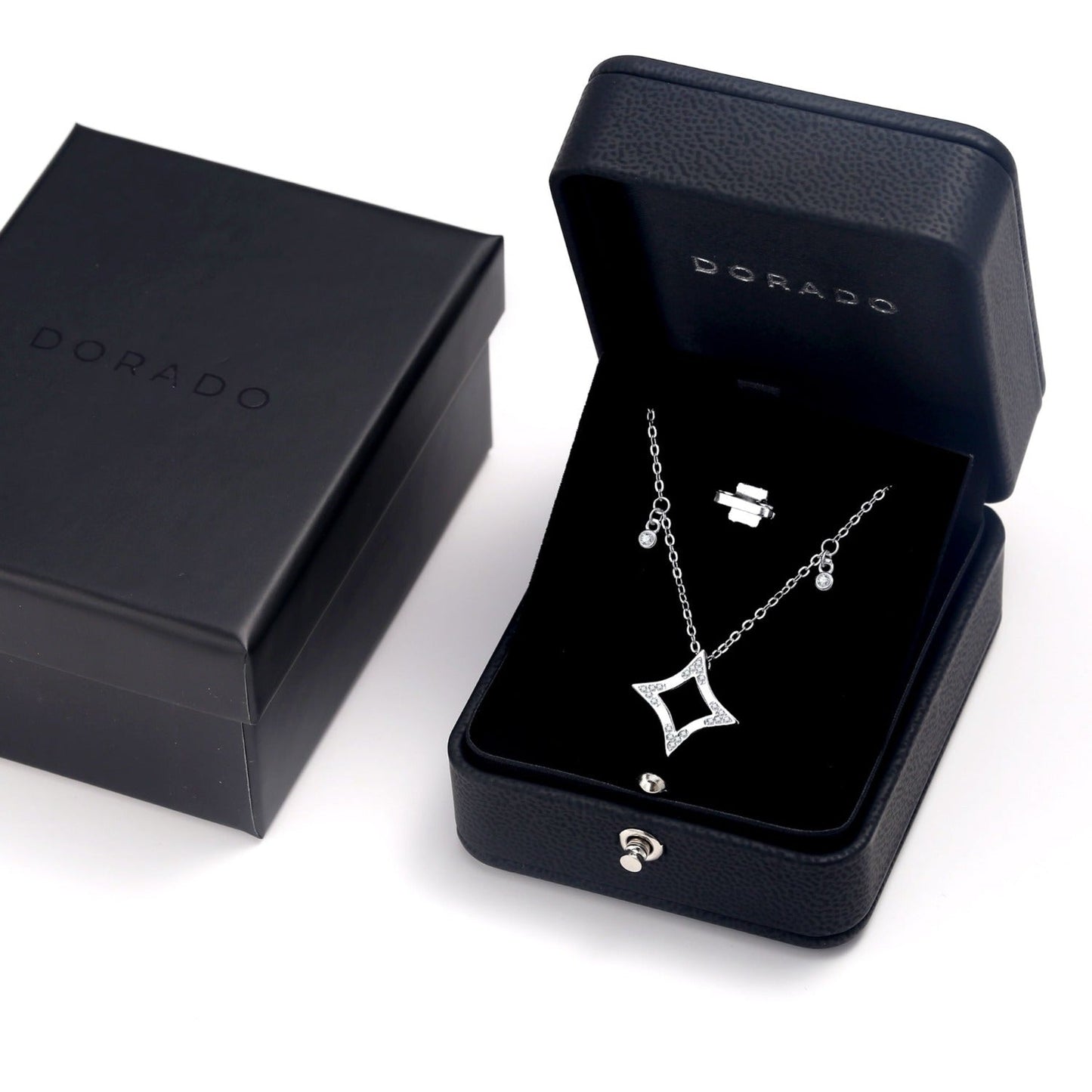 Stella Aperta Pendant Necklace